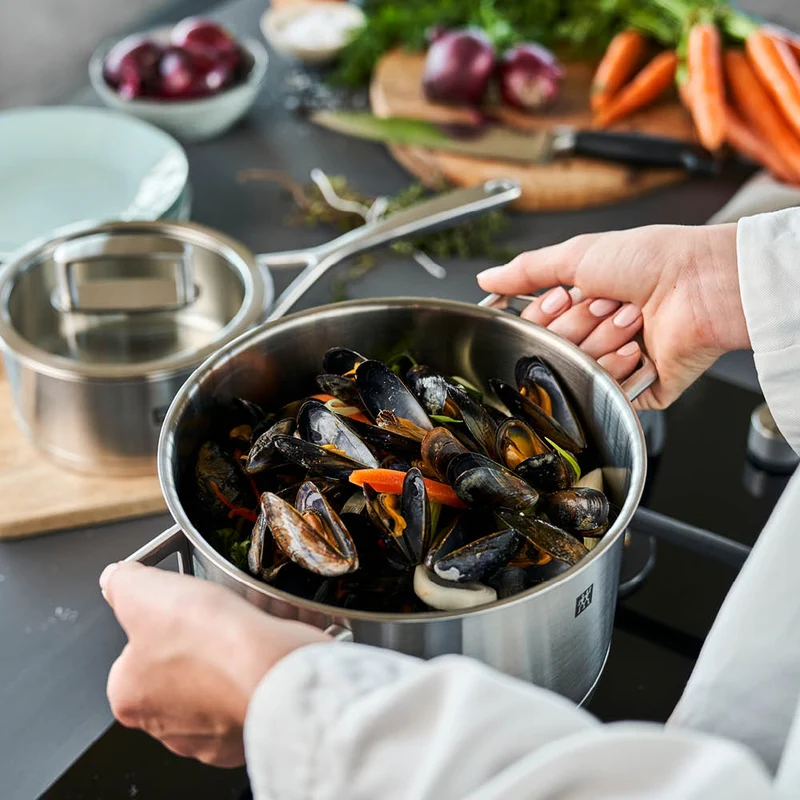 Zwilling 8-teiliges Topfset „Vitality“ | Mit „Demeyere Alu Plus 3 Ceraforce“ Pfannen
