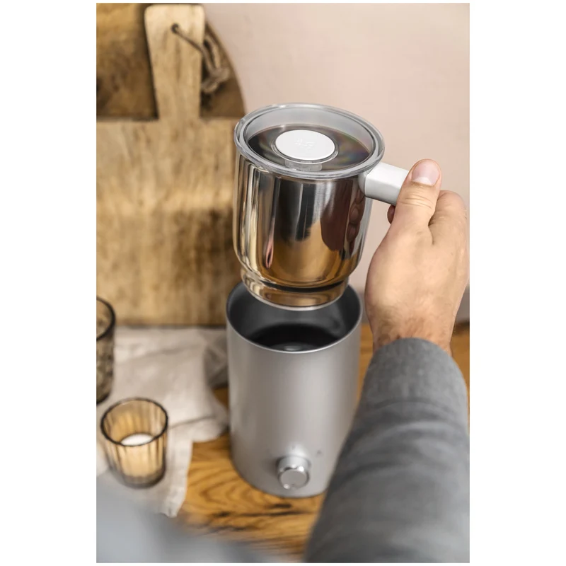 Zwilling Milchaufschäumer Silber 200 ml heiß / 400 ml kalt 'Enfinigy'