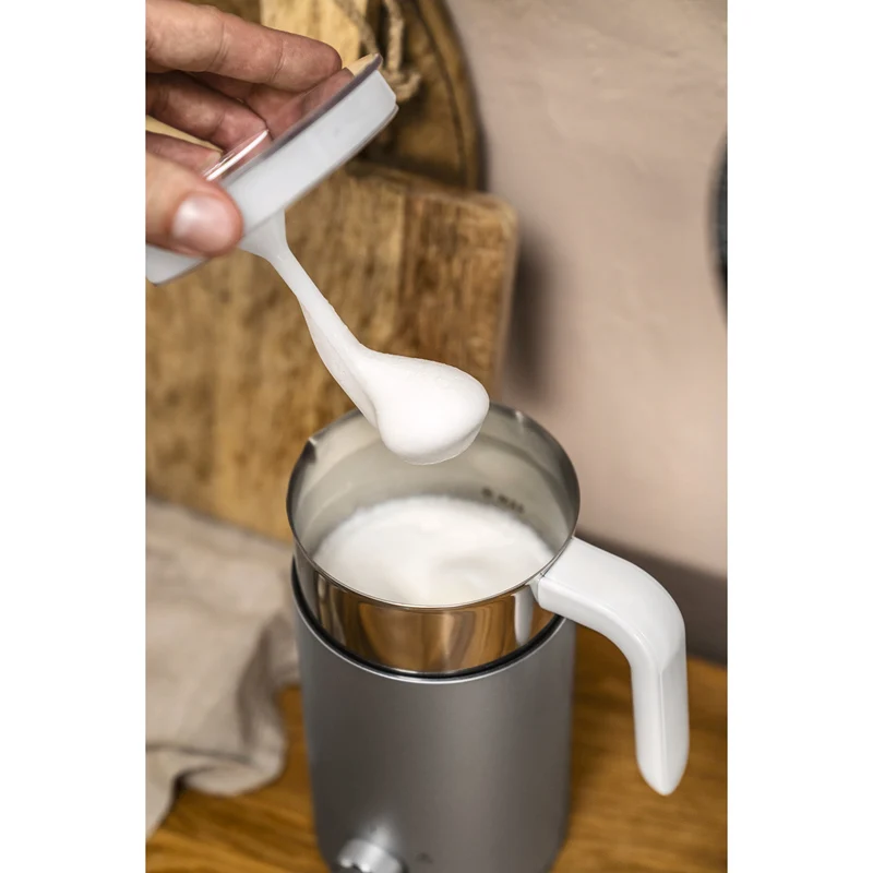 Zwilling Milchaufschäumer Silber 200 ml heiß / 400 ml kalt 'Enfinigy'