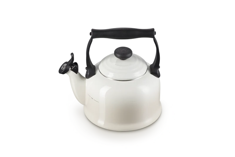 Le Creuset Flötenkessel 2,1L Tradition „Meringue“