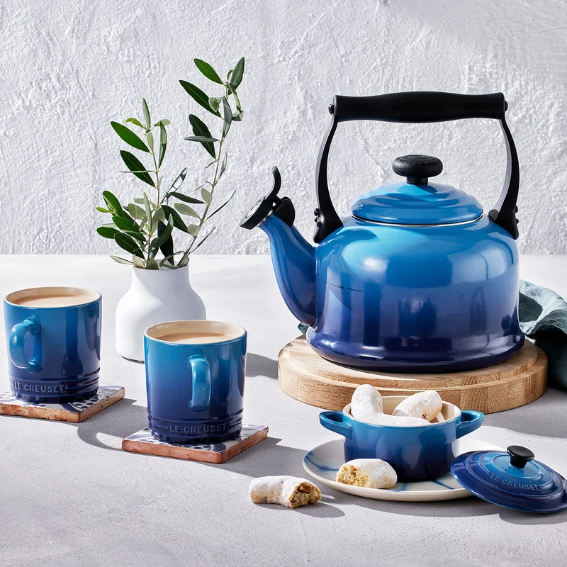 Le Creuset Flötenkessel 2,1L Tradition „Azure“