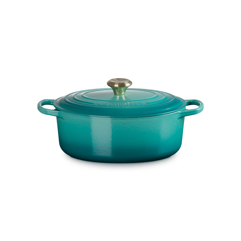 Le Creuset Oval Signature Schmorpfanne „Bleu Riviera“.