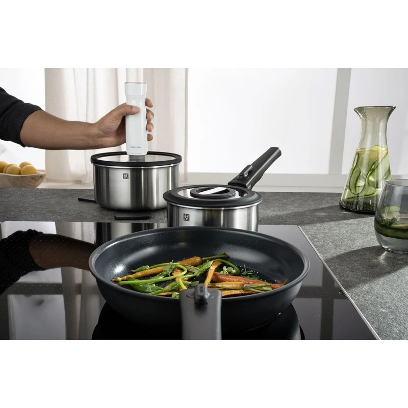 ZWILLING Fresh & Save Vakuumpumpe mit Ladekappe 'Weiß'