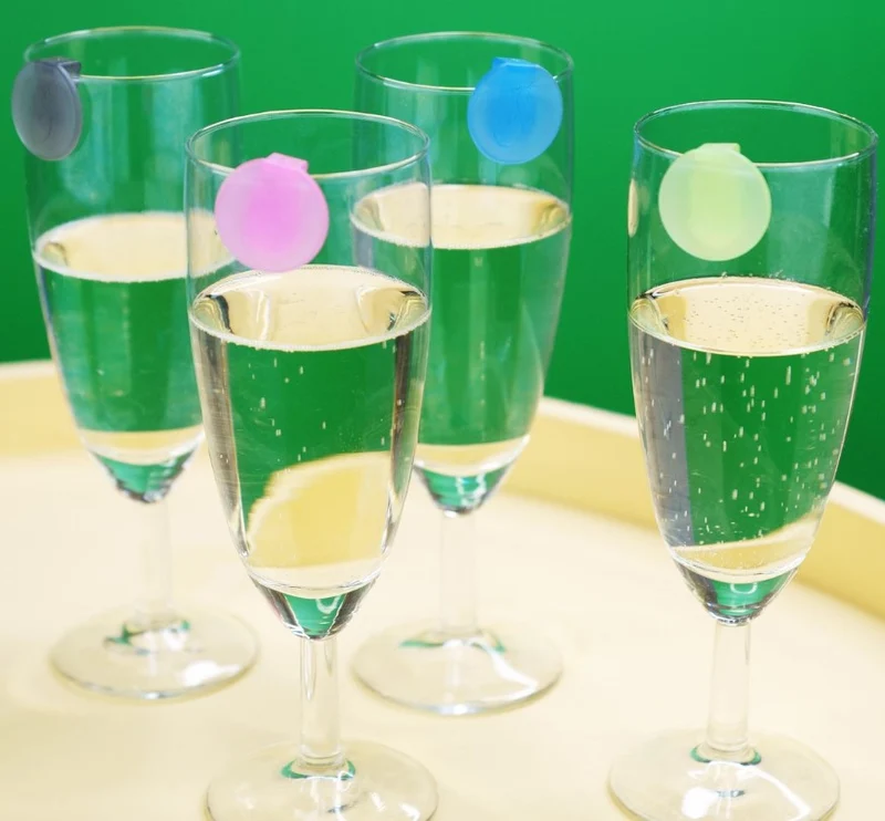 Glasmarkierer–Clip Set aus 12 farbigen Clips