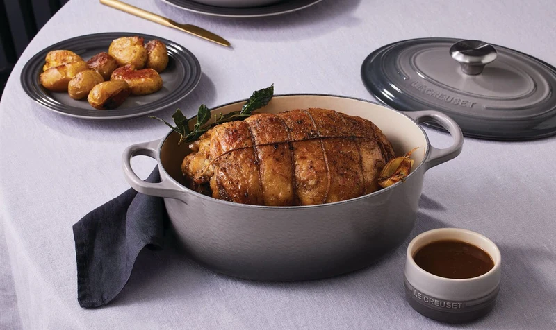 Le Creuset Ovaler Schmortopf Signature 'Flint'