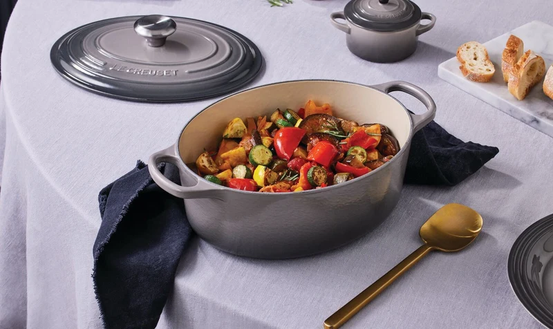Le Creuset Ovaler Schmortopf Signature 'Flint'