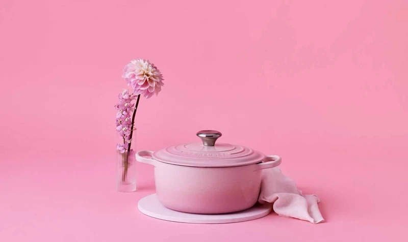 Le Creuset Signature Schmorpfanne „Shell Pink“