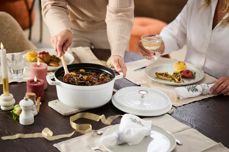 STAUB Gusseiserner Schmortopf Weiß Ø26cm / 5,25L 'La Cocotte'