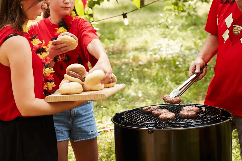 Barbecue-Schneidebrett aus Bambusholz mit Saftrille, 43 x 28 x 2 cm