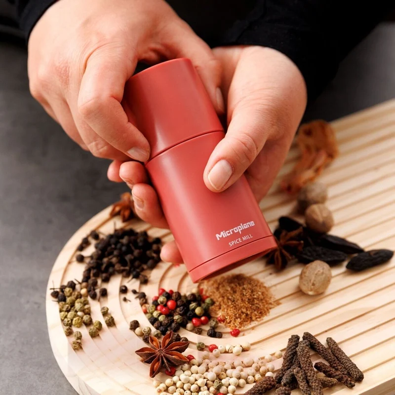 Microplane Gewürzmühle 'Lippenstiftrosa'