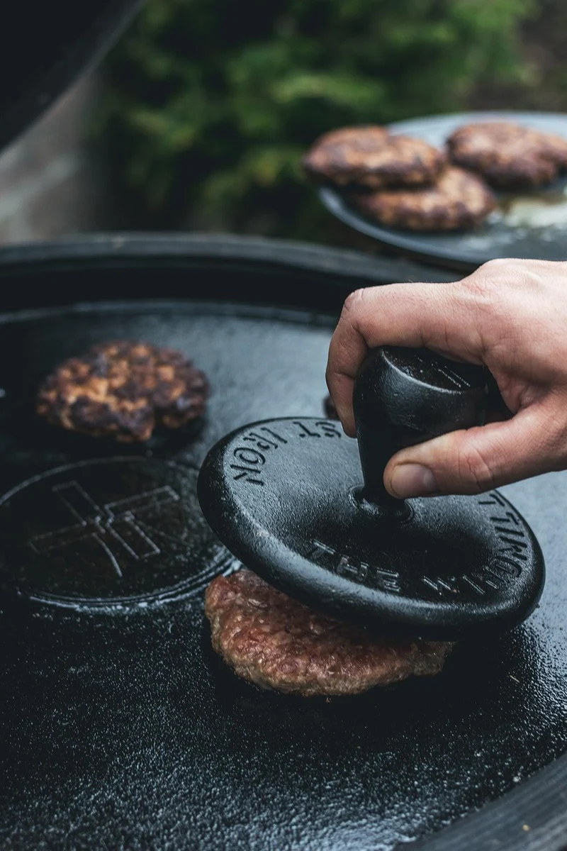 Das Windmühlen-Smashburger-Werkzeug aus Gusseisen