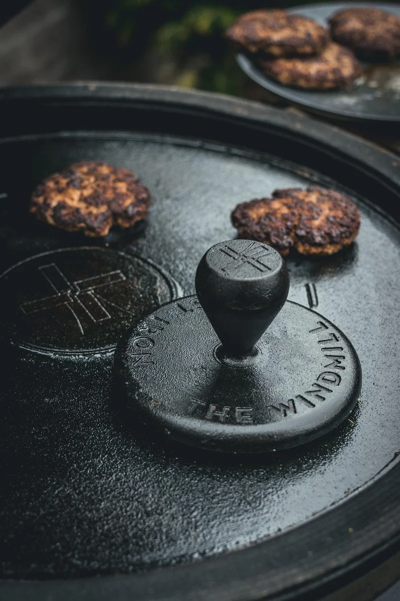 Das Windmühlen-Smashburger-Werkzeug aus Gusseisen