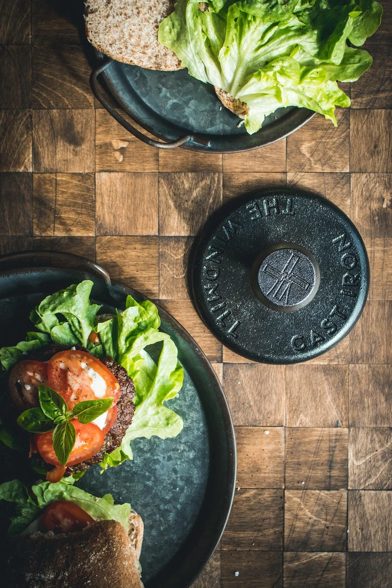 Das Windmühlen-Smashburger-Werkzeug aus Gusseisen