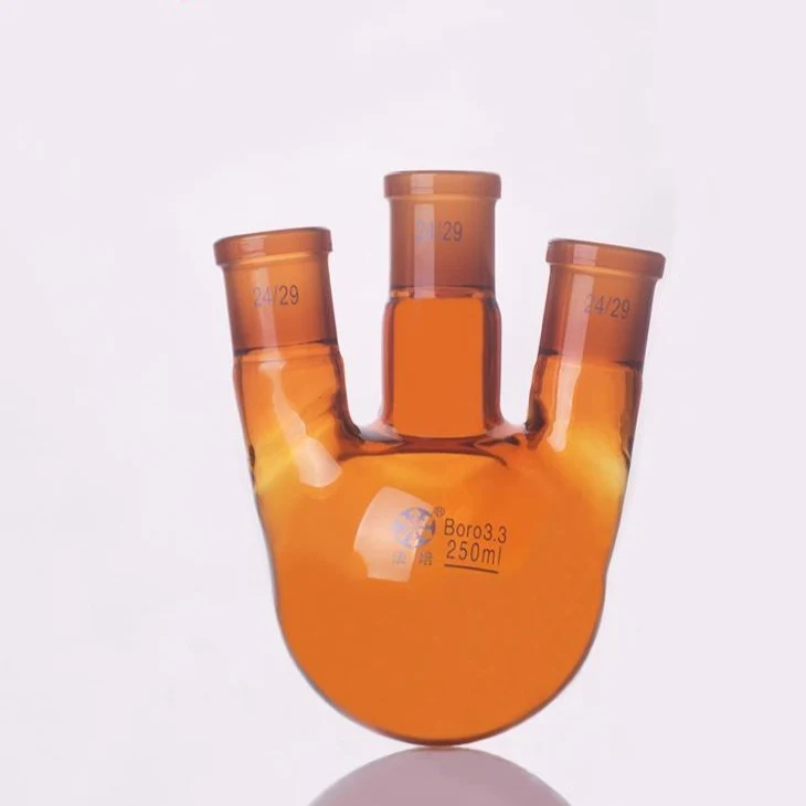 Dreihals Rundkolben, Seitenhälse schräg, Braunglas, 100 ml bis 500 ml