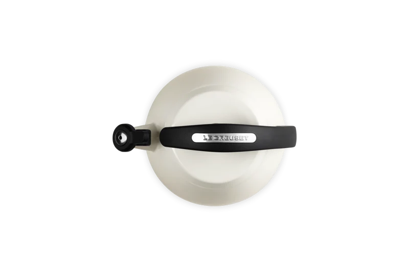 Le Creuset Pfeifender Wasserkocher 2,1L Cloche 'Meringue'