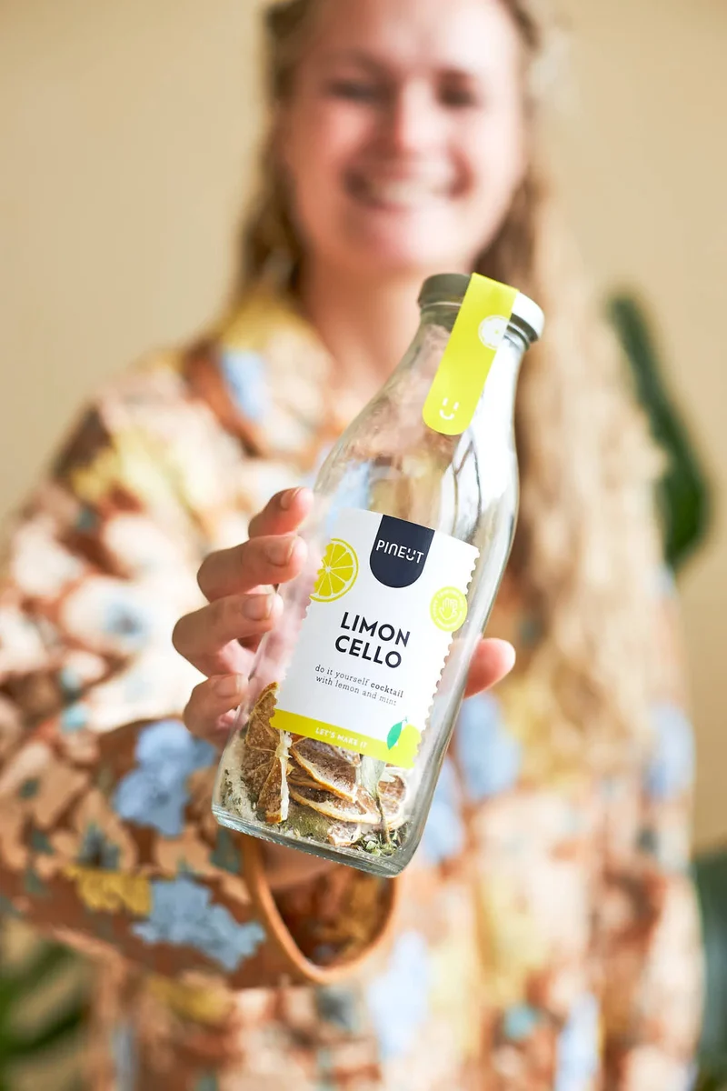 Holländischer Limoncello-Cocktail mit Pinienkernen