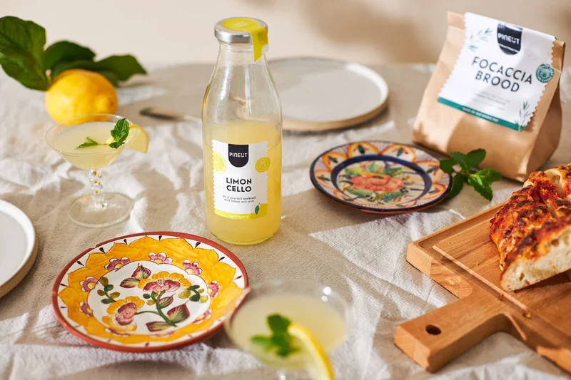 Holländischer Limoncello-Cocktail mit Pinienkernen