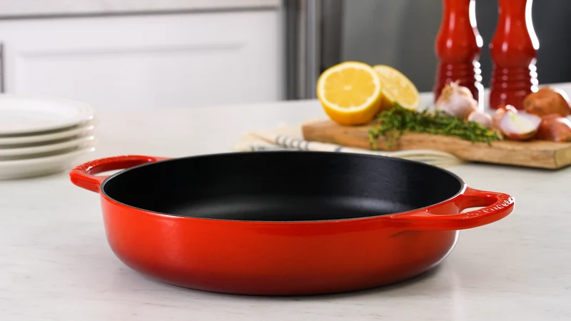 Le Creuset Bratpfanne mit zwei Griffen, Kirschrot, Ø 28 cm / 3,2 l