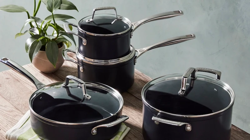 Le Creuset 8-teiliges Essential Keramik-Antihaft-Pfannenset