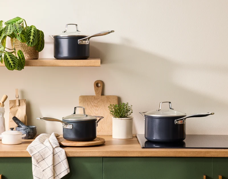 Le Creuset Steelpan Essential „Keramik-Antihaftbeschichtung“