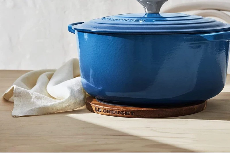 Le Creuset Magnetischer Untersetzer „Akazienholz“