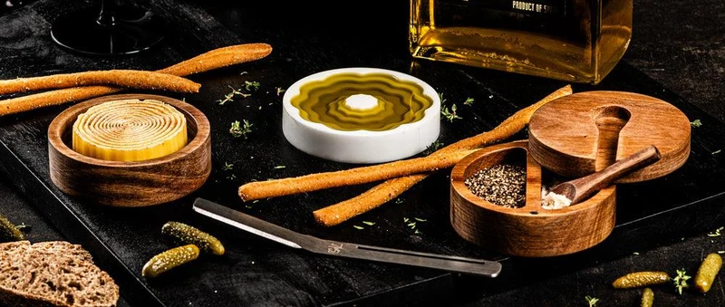 Laguiole-Art de Vie: Olivenölgericht mit Butter und Salz/Pfeffer