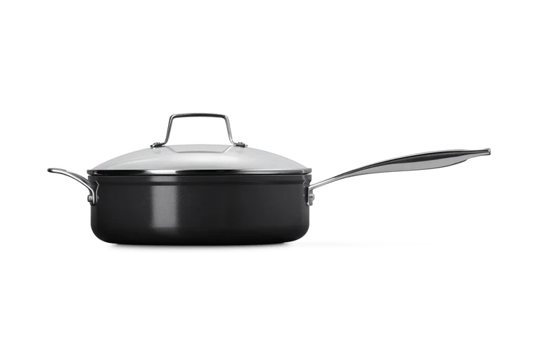 Le Creuset Stielkasserolle Essential Ø26cm / 4L 'Keramik Antihaftbeschichtung'