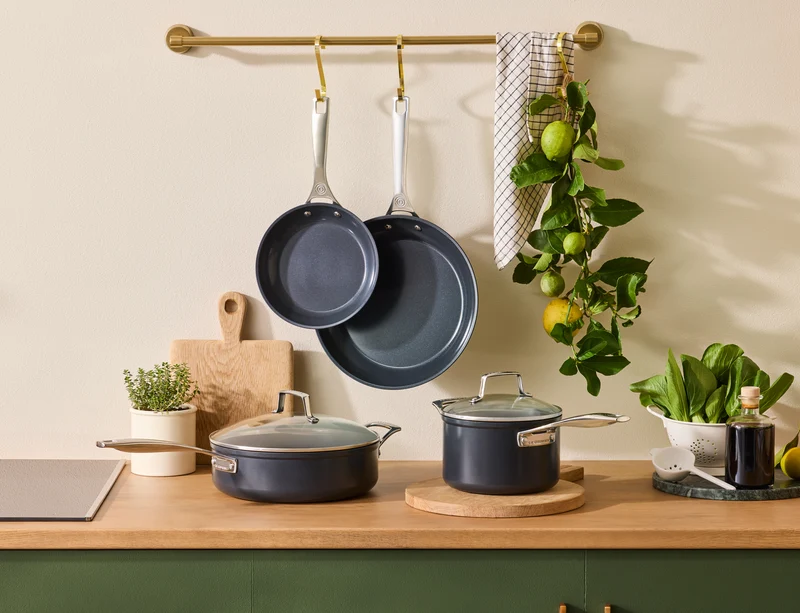 Le Creuset Stielkasserolle Essential Ø26cm / 4L 'Keramik Antihaftbeschichtung'