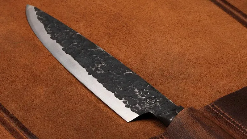 Geschmiedetes Gehäuse, braunes Leder