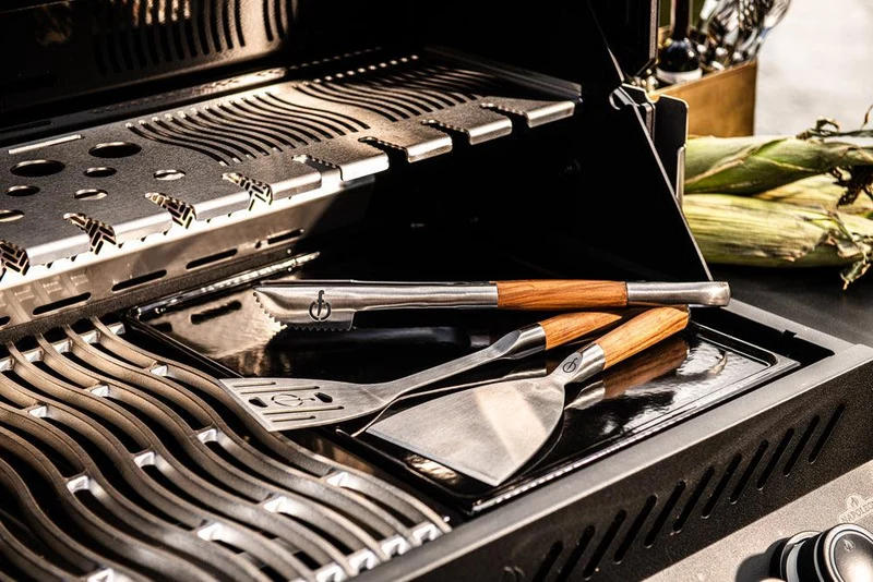 Geschmiedeter Plancha-Spatel für den Grill