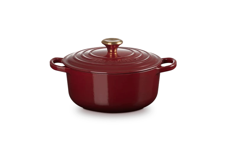Le Creuset Signature Schmorpfanne „Granat“.