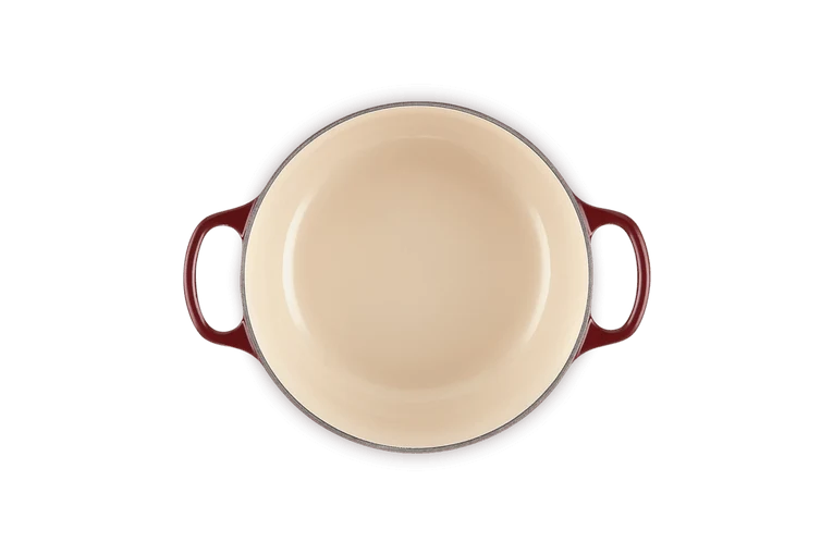 Le Creuset Signature Schmorpfanne „Granat“.