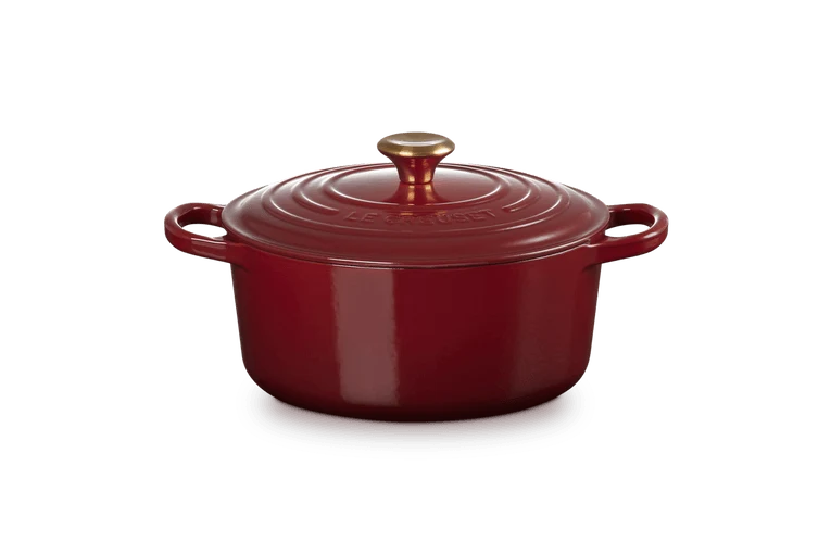 Le Creuset Signature Schmorpfanne „Granat“.