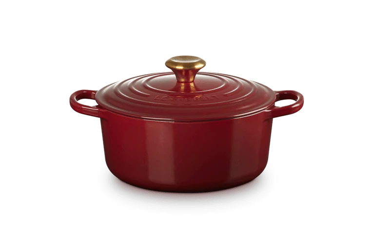 Le Creuset Signature Schmorpfanne „Granat“.