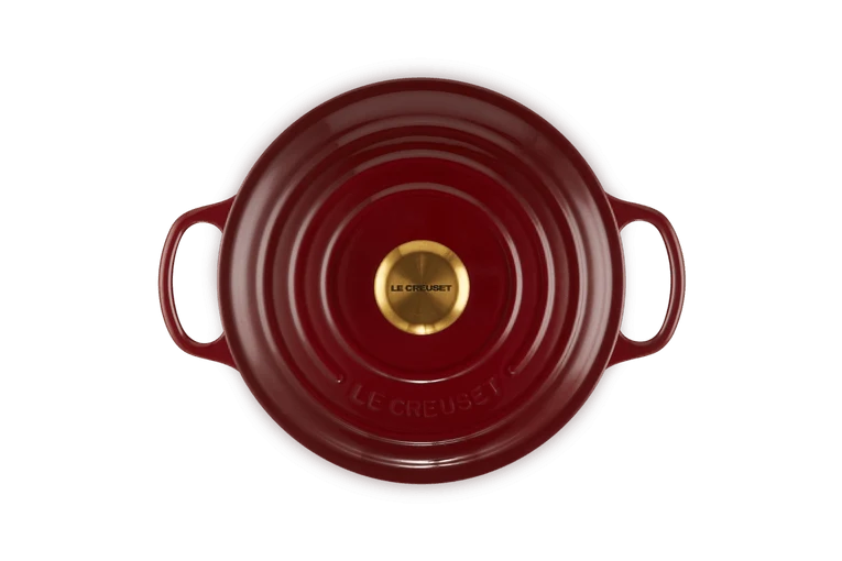 Le Creuset Signature Schmorpfanne „Granat“.