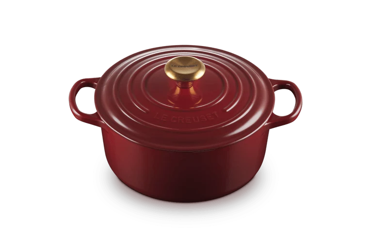 Le Creuset Signature Schmorpfanne „Granat“.