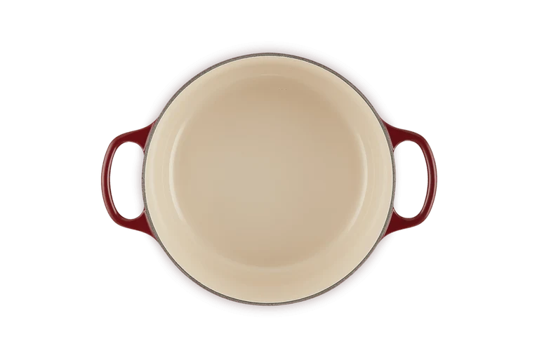Le Creuset Signature Schmorpfanne „Granat“.