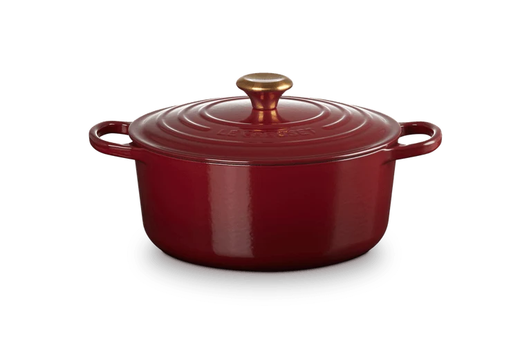 Le Creuset Signature Schmorpfanne „Granat“.