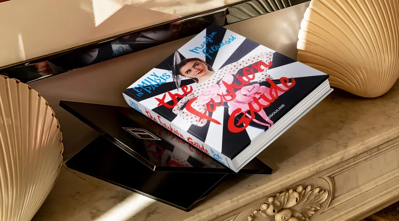 Assouline Libro The Classics Collection Emily in Paris The Fashion Guide