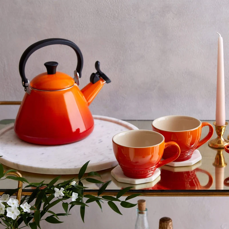 Le Creuset Wasserkocher mit Pfeifton 1,6 l Kone 'Orange Red'