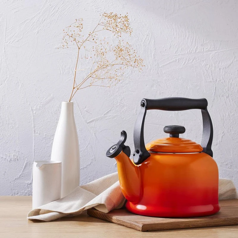 Le Creuset Pfeifenkessel 2,1 l Tradition 'Orangerot'