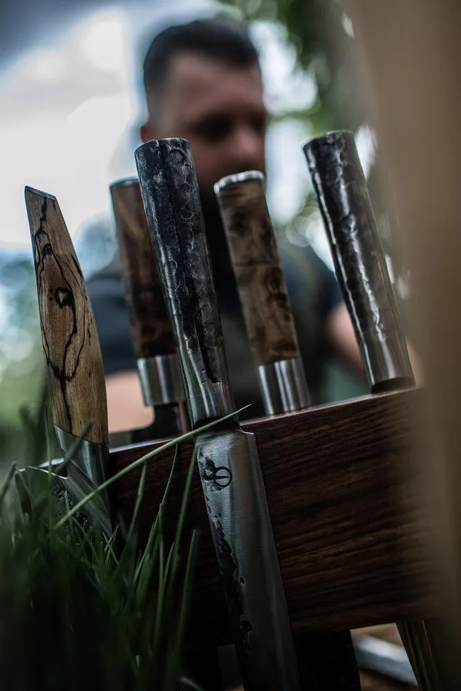 Magnetischer Messerblock im Laguiole-Stil aus Walnussholz mit Natursteinsockel
