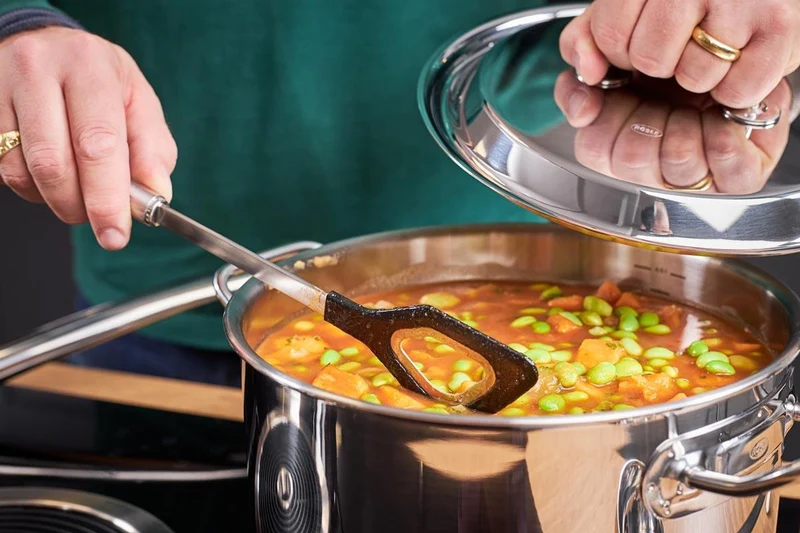 Rösle Kochlöffel mit Loch Silikon