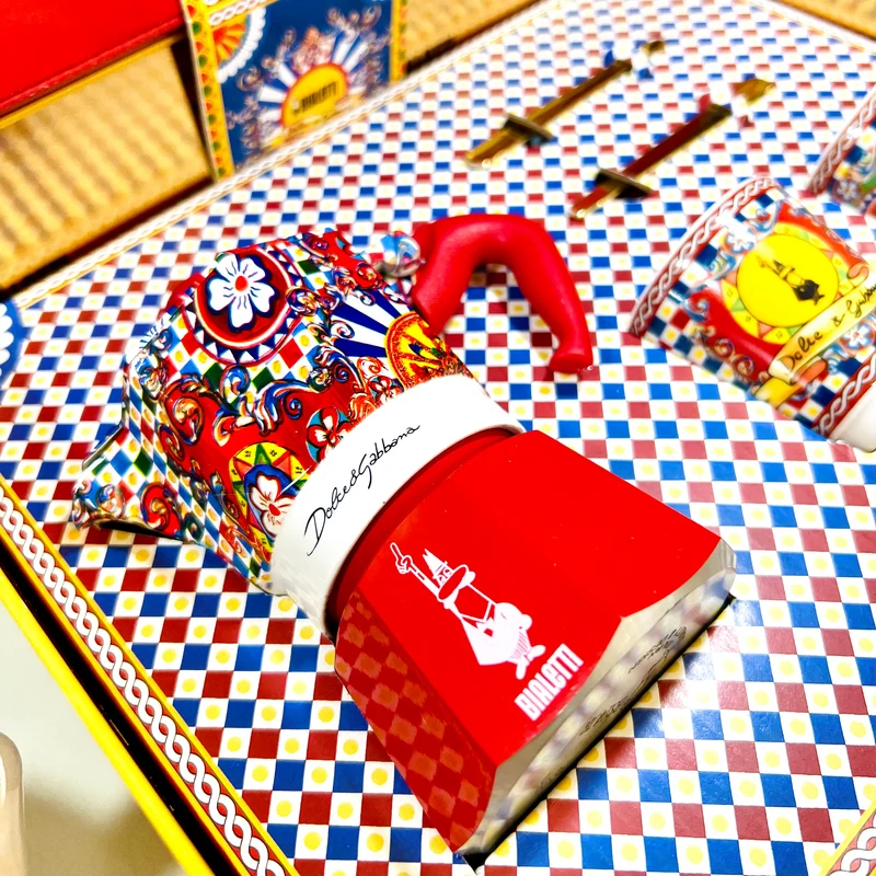 Bialetti Moka 2 Tazze con Tazzine e Palette Dolce & Gabbana
