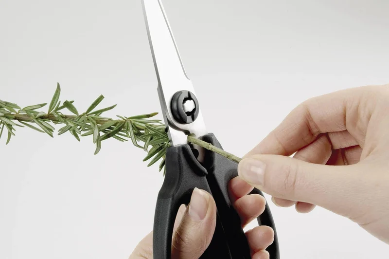 OXO Good Grips Küchenschere mit Kräuterschneider