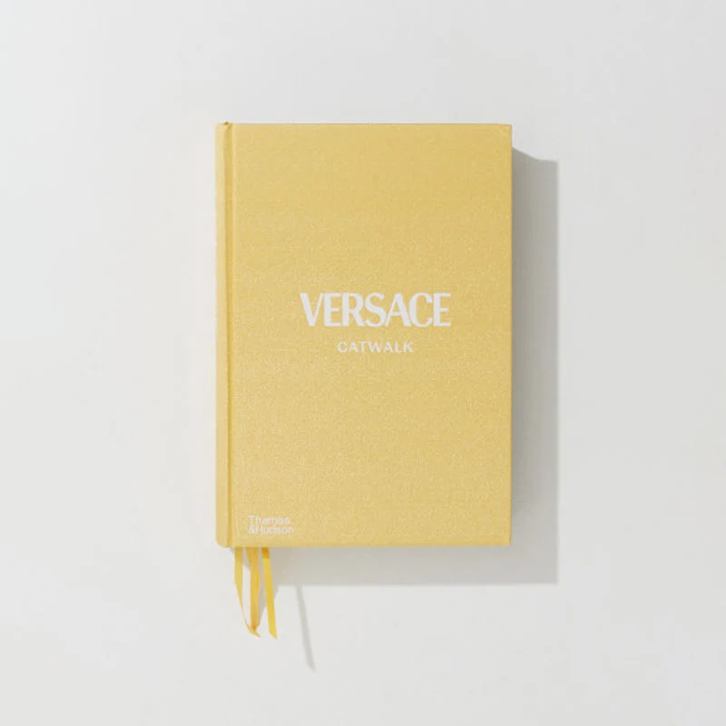 Thames & Hudson Libro Versace Catwalk