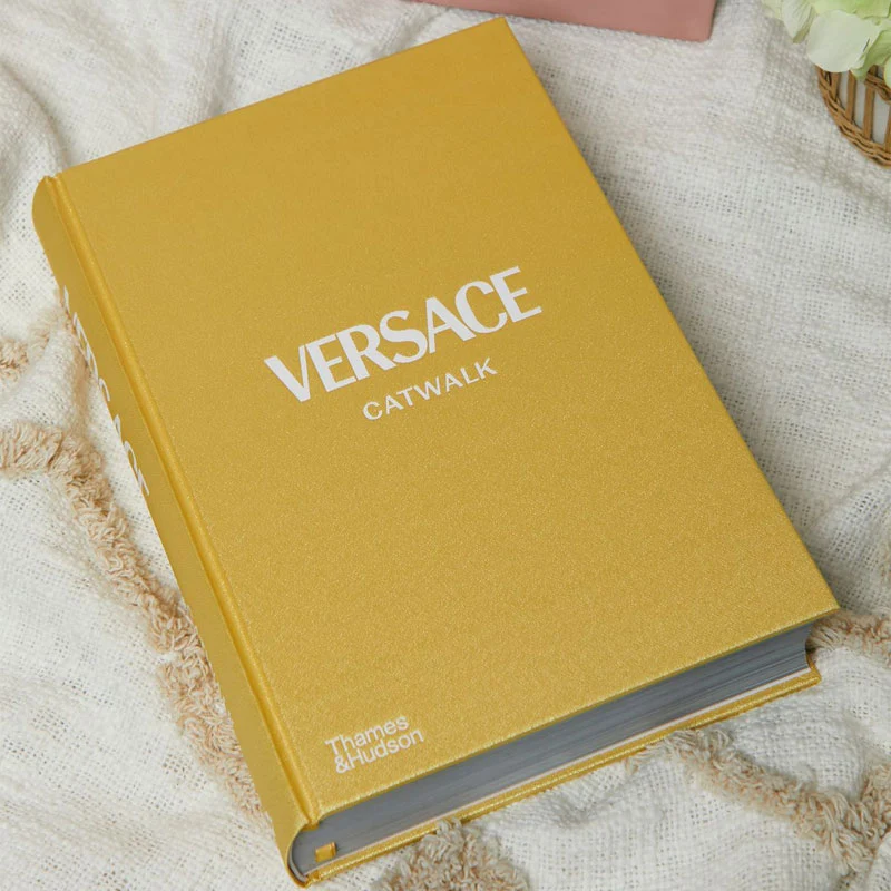 Thames & Hudson Libro Versace Catwalk