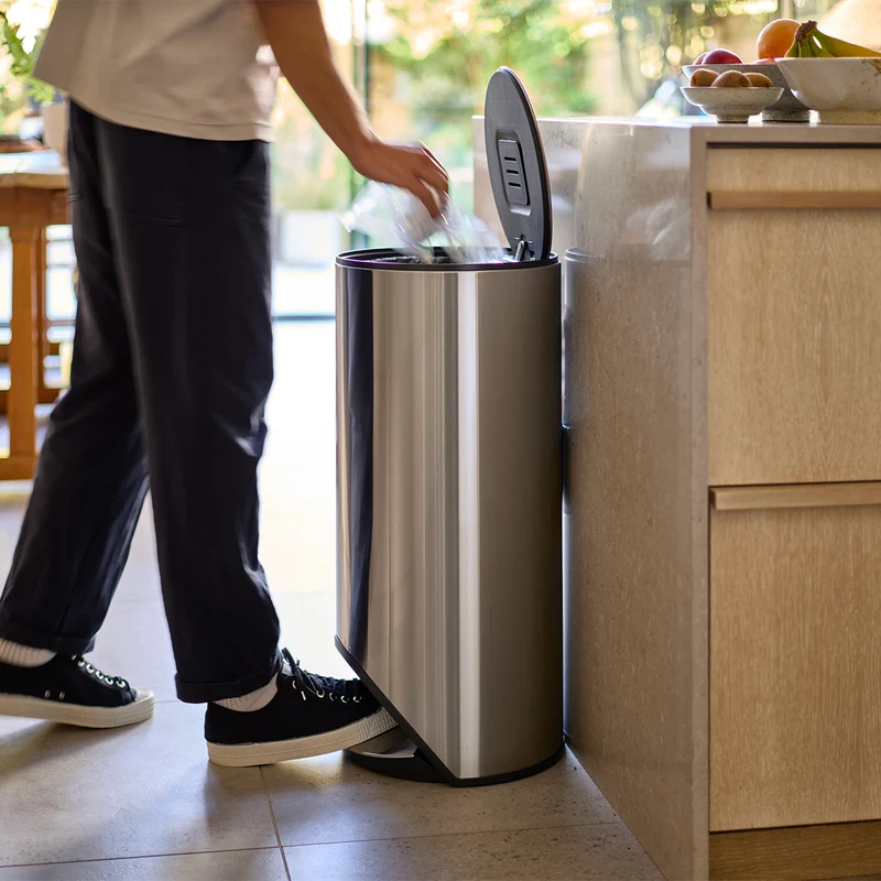 Joseph Joseph Pattumiera a Pedale Acciaio Easy-push 30 lt