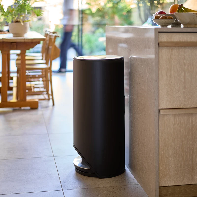 Joseph Joseph Pattumiera a Pedale Nero Opaco Easy-push 30 lt