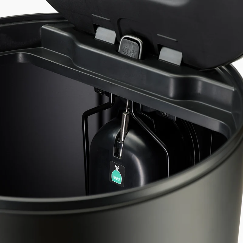 Joseph Joseph Pattumiera a Pedale Nero Opaco Easy-push 30 lt